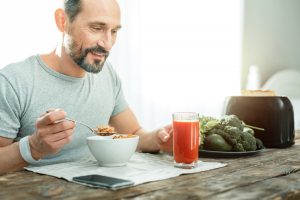 man eating healthy